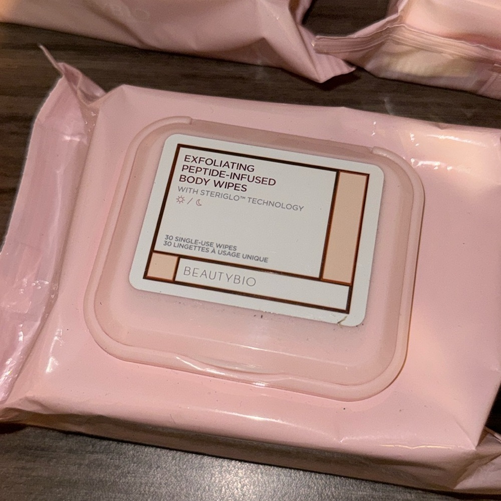 BeautyBio Exfoliating Peptide-Infused Body Wipes (30 single use wipes) | NEW